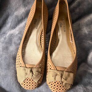 Anne Klein Women's Size 8.5 "Buzz" Flats in Natural - like new
